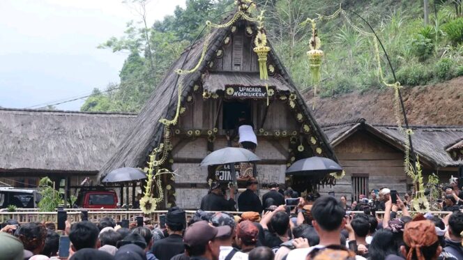 
 Seren Taun ke-656 di Kasepuhan Gelar Alam