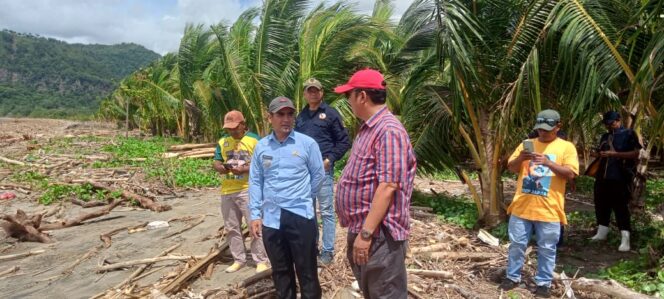 
 Bupati Terpilih Asep Japar Berbagi di Ciemas, Usai Bencana Melanda