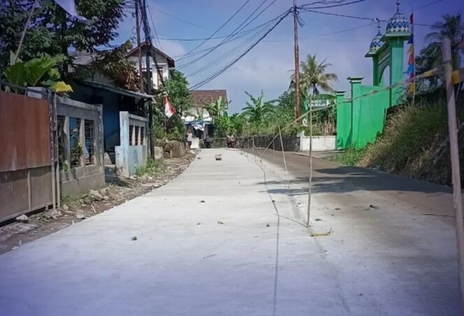 
 Mobilitas Warga Cicurug Semakin Lancar: Dinas PU Kabupaten Sukabumi Selesaikan Betonisasi Jalan Benda–Duren Gede