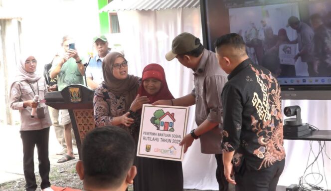 
 Launching Rutilahu di Palabuhanratu, Bupati Sukabumi Targetkan 780 Unit Rumah Layak Huni di 2025