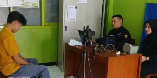 
 DISDUKCAPIL PERMUDAHKAN LAYANAN – JEMPUT BOLA KE CIREUNGHAS HASILKAN PULUHAN DOKUMEN ADMINDUK