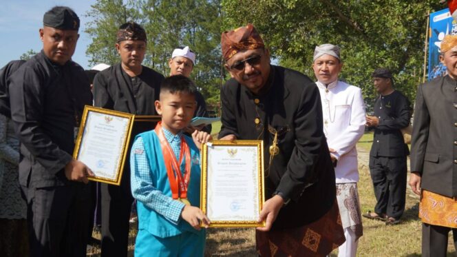 
 PEMKAB SUKABUMI SALURKAN BEASISWA HAFALAN ALQURAN DI MOMENTUM HARDIKNAS, WUJUDKAN SDM UNGGUL DAN BERDAYA SAING