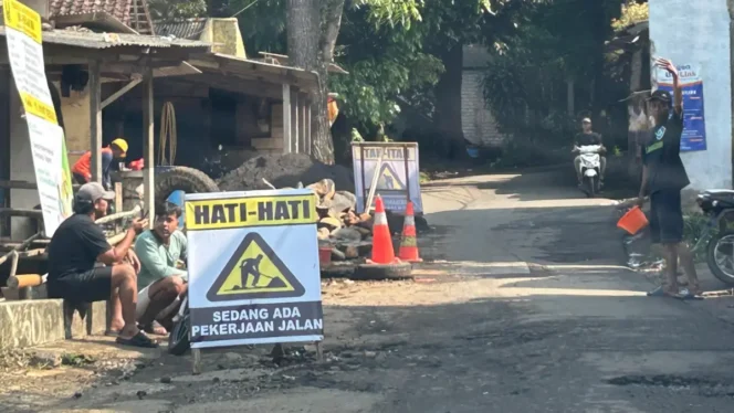 
 UPTD PU Cicurug Bangun Drainase Melintang di Jalan Pakuwon-Cipeuteuy