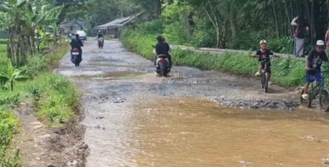 
 Warga Keluhkan Jalan Rusak Mataram–Cijaksa, UPTD PU Pastikan Diperbaiki Tahun Ini
