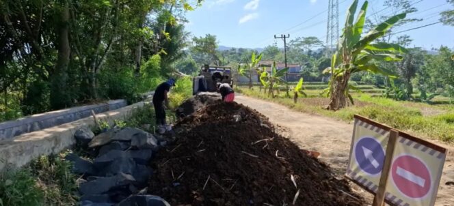 
 DINAS PU KABUPATEN SUKABUMI SELESAIKAN PAKET PERTAMA PERBAIKAN JALAN CIJAKSA–MATARAM, PAKET KEDUA SEDANG BERJALAN