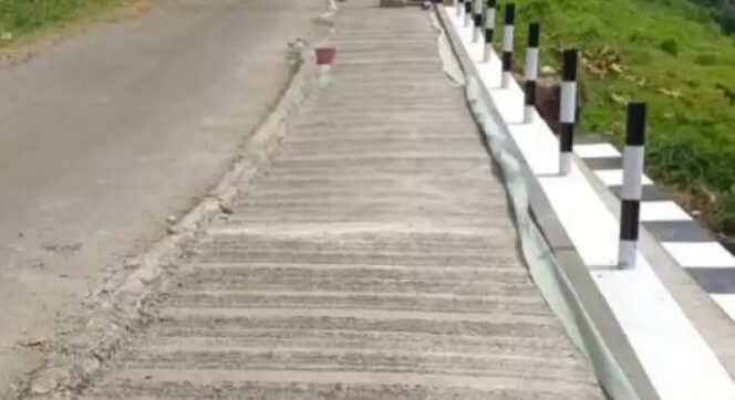 
 DINAS PU KABUPATEN SUKABUMI BANGUN TEMBOK PENAHAN TANAH DI RUAS CIPAMATUTAN–SUKATANI, PERKUAT KEAMANAN DAN KESTABILAN JALAN