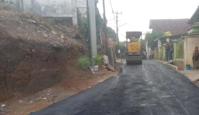 
 JALAN CISARUA–SINAGAR NAGRAK DIPERTAHAN KUALITASNYA, DINAS PU TERAPKAN LATASIR KELAS A