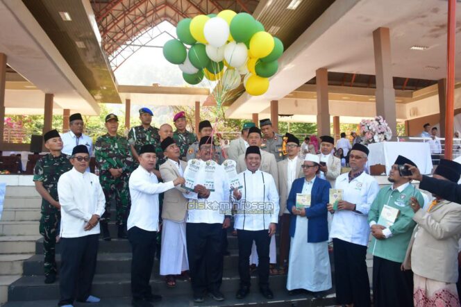 
 KHATAM AKBAR DAN GERAKAN WAKAF 1 JUTA AL-QUR’AN, BUPATI SUKABUMI: MARI BUMIKAN NILAI AL-QUR’AN DALAM KEHIDUPAN SEHARI-HARI