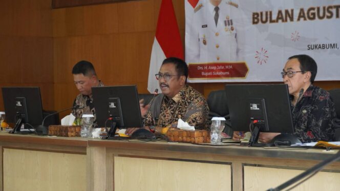 
 RAPAT DINAS: BUPATI ASEP JAPAR TEKANKAN OPTIMALISASI PAD DAN PELAYANAN PUBLIK DI MOMEN HARI JADI KABUPATEN SUKABUMI