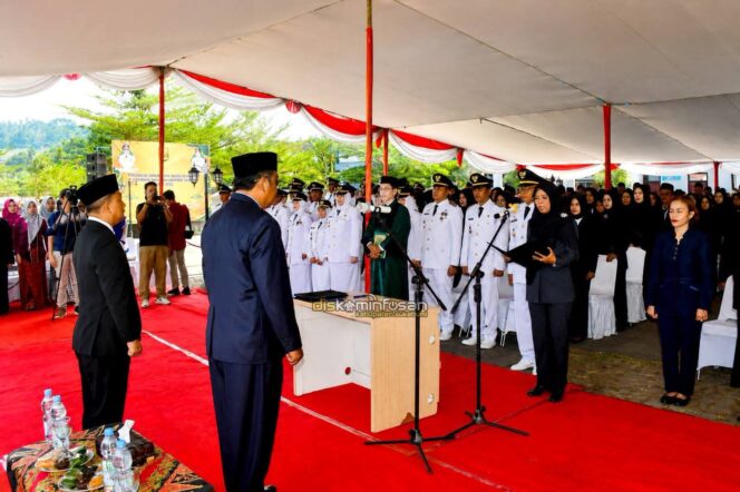
 PERKUAT BIROKRASI DEMI VISI SUKABUMI MUBARAKAH, 327 PEJABAT ADMINISTRATOR DAN PENGAWAS DILANTIK