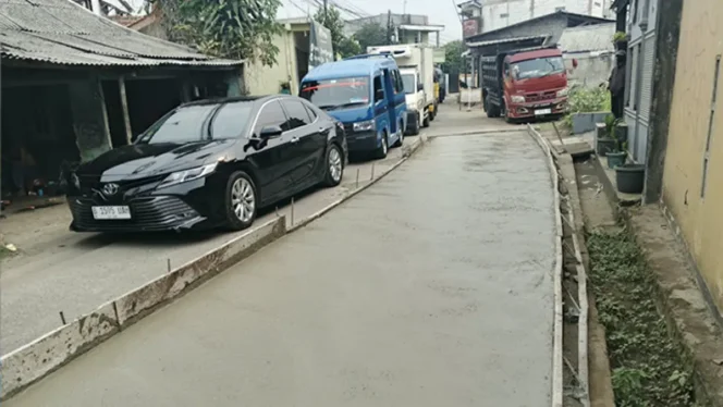 
 REHABILITASI JALAN BENDA-DURENGEDE DI CICURUG, KONSTRUKSI BETON DIPILIH DENGAN PERTIMBANGAN DRAINASE