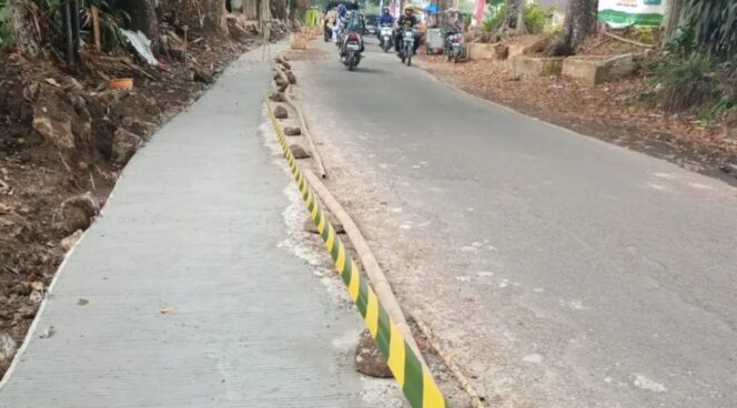 
 JALAN PARUNGKUDA–BOJONGPARI DIREKONSTRUKSI, DIBANGUN BAHU BETON UNTUK LALU LINTAS LEBIH AMAN
