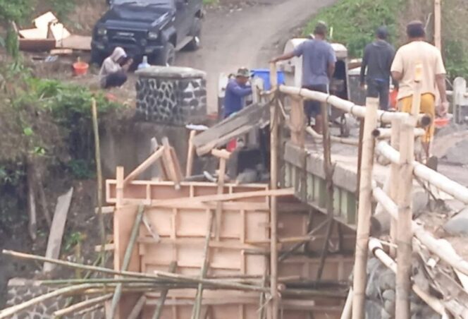 
 REHABILITASI JEMBATAN CIDAGE DI NYALINDUNG CAPAI 50 PERSEN, PENGECORAN TIANG TENGAH SEDANG DIKERJAKAN